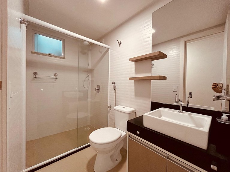 055 - Apartamento 2 dormitórios na praia de Bombas