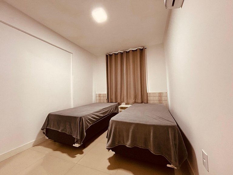055 - Apartamento 2 dormitórios na praia de Bombas