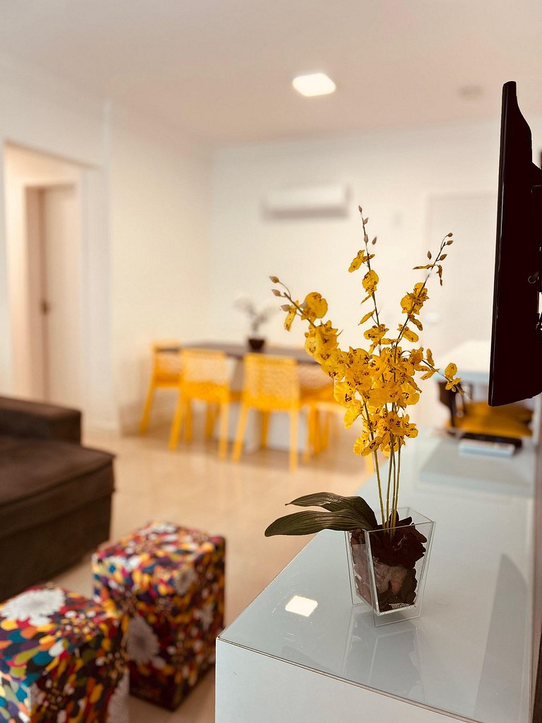 055 - Apartamento 2 dormitórios na praia de Bombas