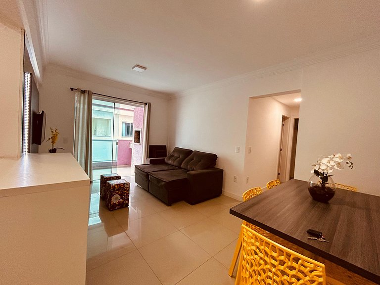 055 - Apartamento 2 dormitórios na praia de Bombas