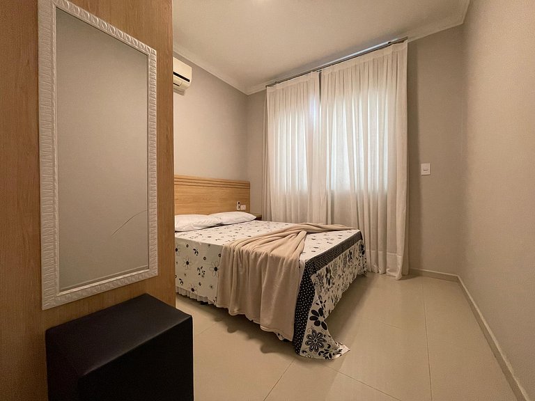 010 - Apartamento alto padrão na praia de Bombas