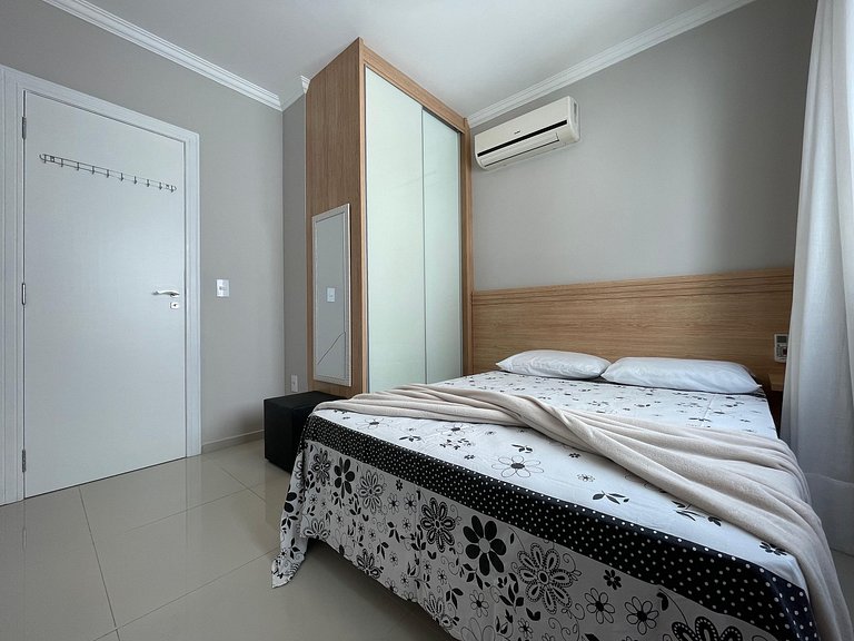 010 - Apartamento alto padrão na praia de Bombas