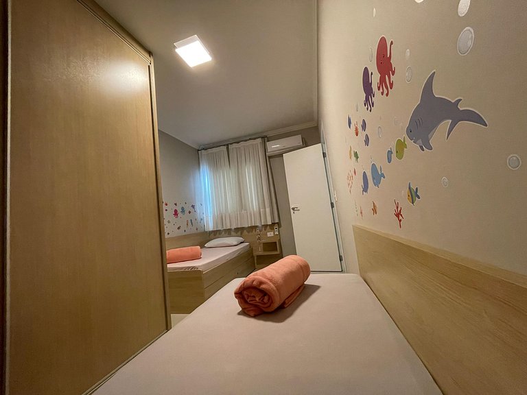 010 - Apartamento alto padrão na praia de Bombas