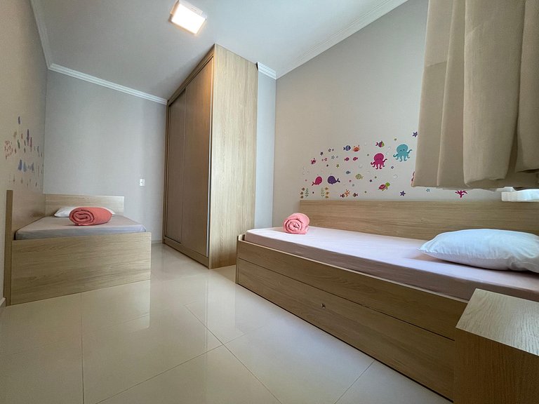 010 - Apartamento alto padrão na praia de Bombas