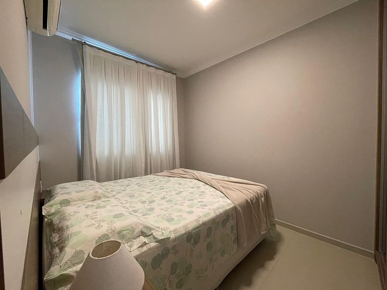 010 - Apartamento alto padrão na praia de Bombas