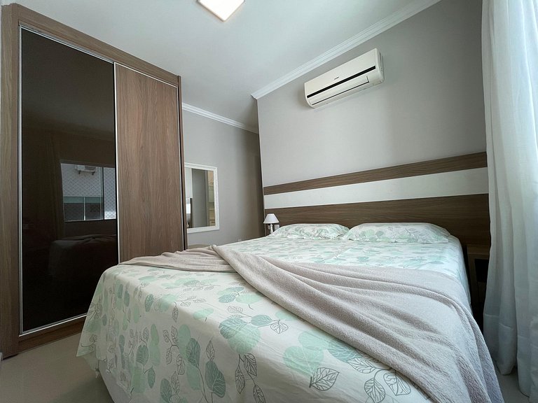 010 - Apartamento alto padrão na praia de Bombas