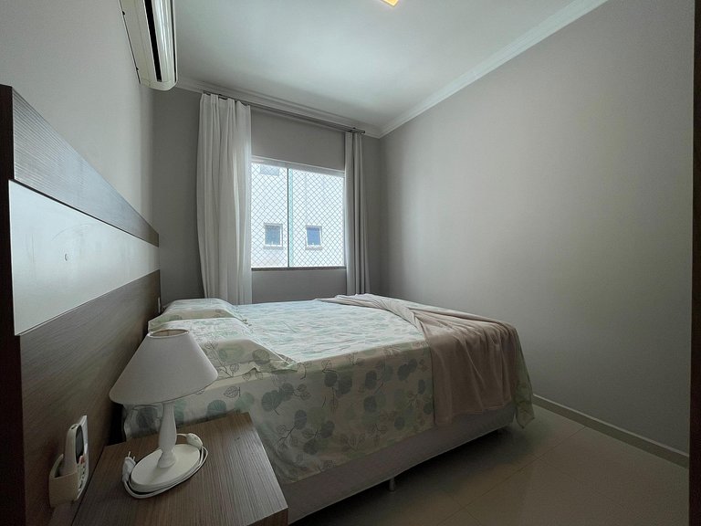 010 - Apartamento alto padrão na praia de Bombas