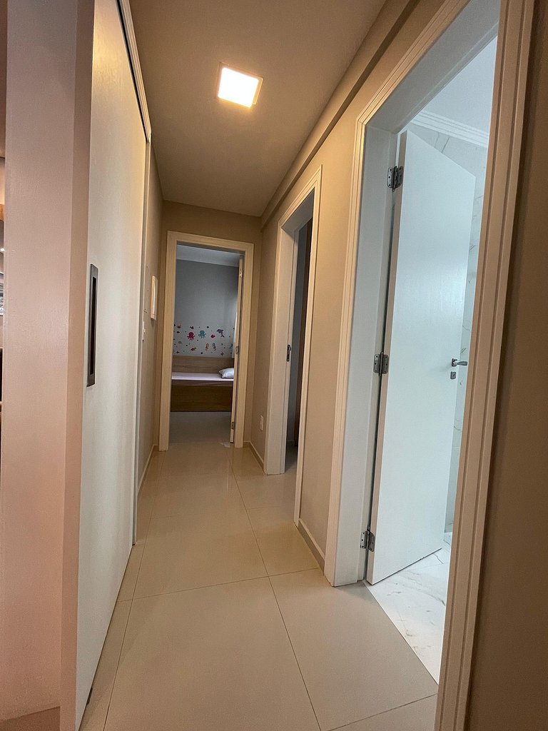 010 - Apartamento alto padrão na praia de Bombas