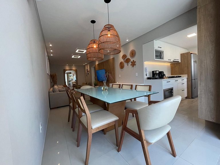 010 - Apartamento alto padrão na praia de Bombas