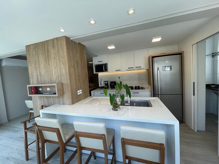 010 - Apartamento alto padrão na praia de Bombas