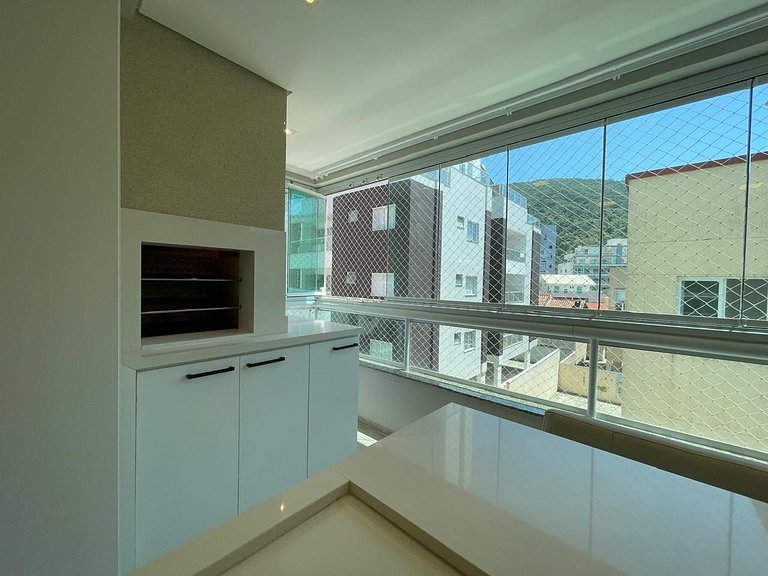 010 - Apartamento alto padrão na praia de Bombas
