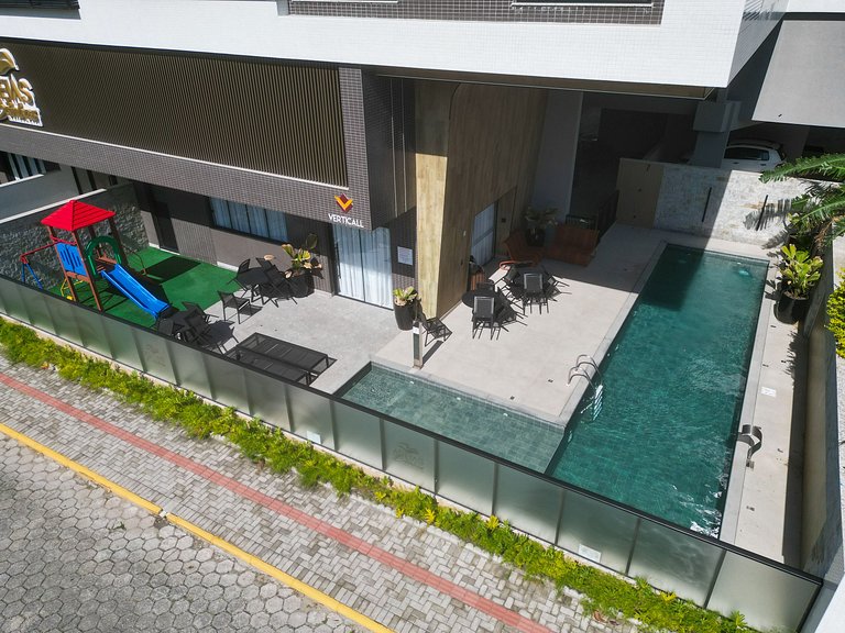 135 - Apartamento 2 suítes na praia de Bombas.