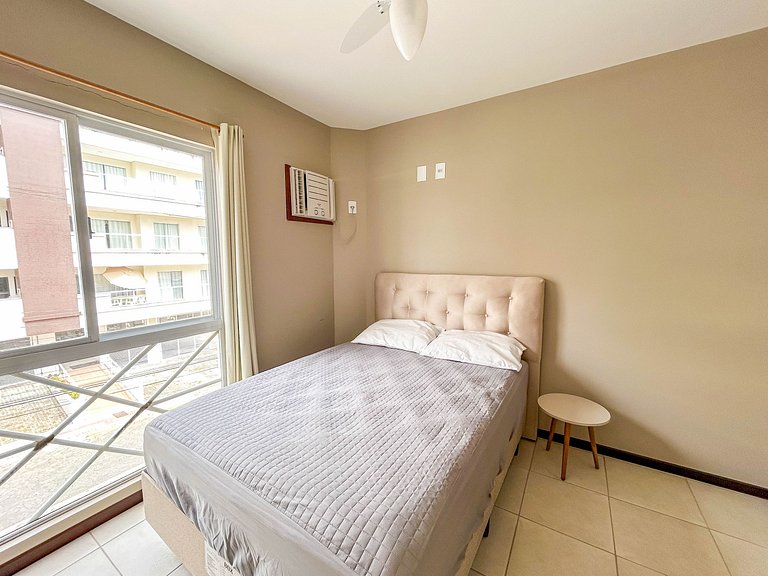 290 - Apartamento de dois dormitórios na praia de Bombas