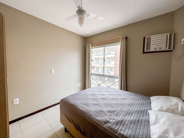 290 - Apartamento de dois dormitórios na praia de Bombas