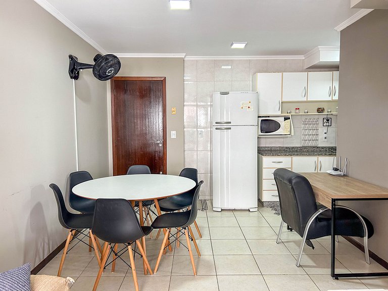 290 - Apartamento de dois dormitórios na praia de Bombas