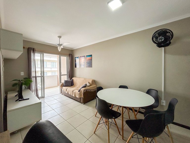 290 - Apartamento de dois dormitórios na praia de Bombas