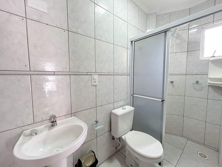 290 - Apartamento de dois dormitórios na praia de Bombas