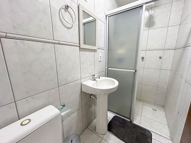 290 - Apartamento de dois dormitórios na praia de Bombas