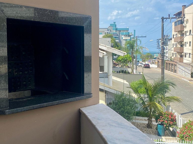 290 - Apartamento de dois dormitórios na praia de Bombas