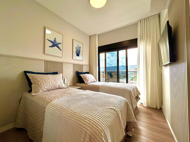 067 - Apartamento em Bombas, muito conforto e espaço.