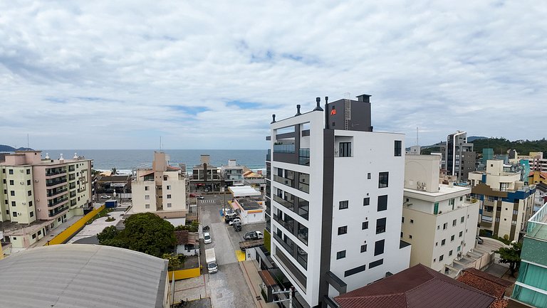 067 - Apartamento em Bombas, muito conforto e espaço.