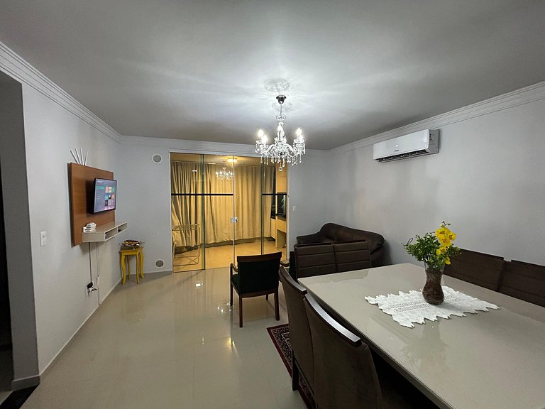 068 - Apartamento de três dormitórios na praia de Bombas