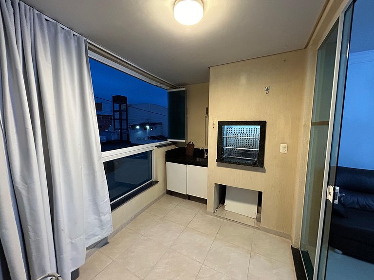 068 - Apartamento de três dormitórios na praia de Bombas