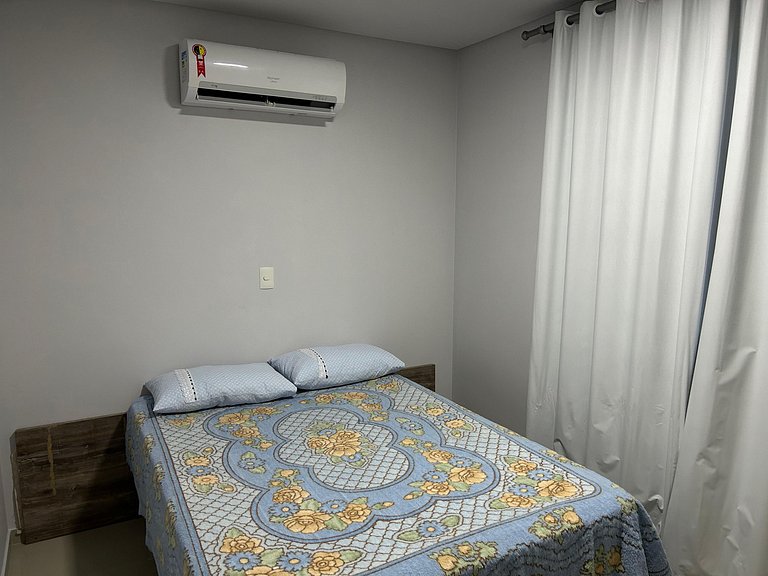 068 - Apartamento de três dormitórios na praia de Bombas