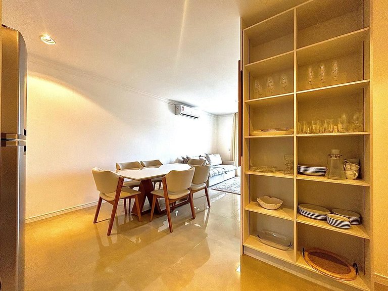 408- Apartamento de duas suítes em 220 metros da praia de Bo