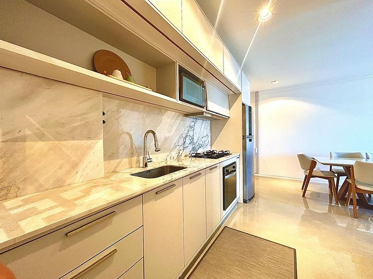 408- Apartamento de duas suítes em 220 metros da praia de Bo