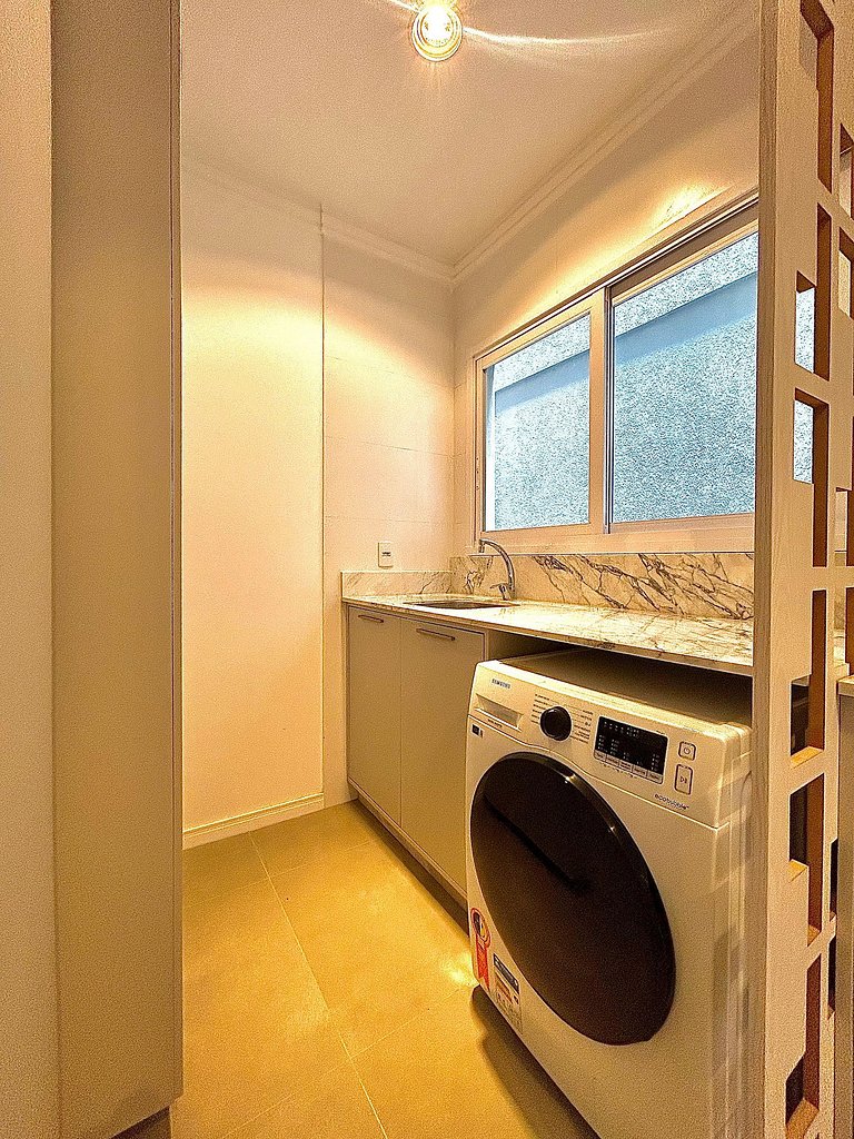 408- Apartamento de duas suítes em 220 metros da praia de Bo