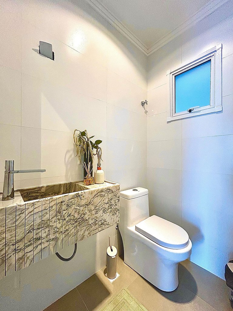 408- Apartamento 2 suítes na praia de Bombas