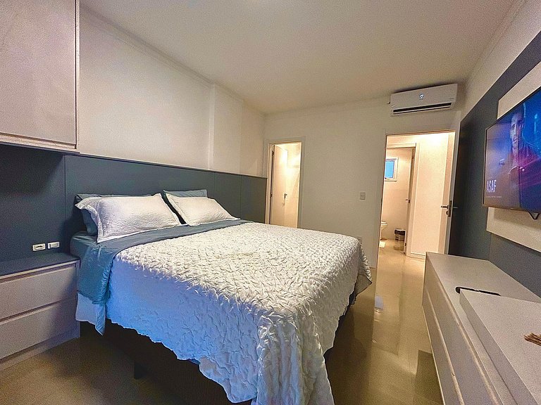 408- Apartamento de duas suítes em 220 metros da praia de Bo