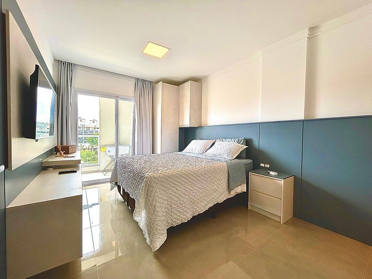 408- Apartamento de duas suítes em 220 metros da praia de Bo