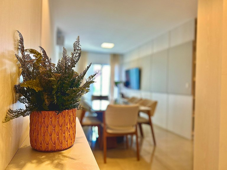 408- Apartamento de duas suítes em 220 metros da praia de Bo
