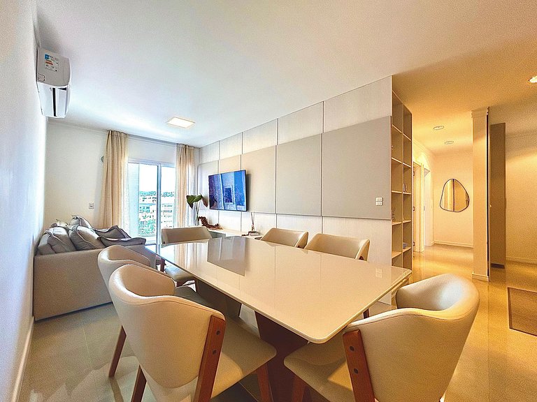 408- Apartamento de duas suítes em 220 metros da praia de Bo