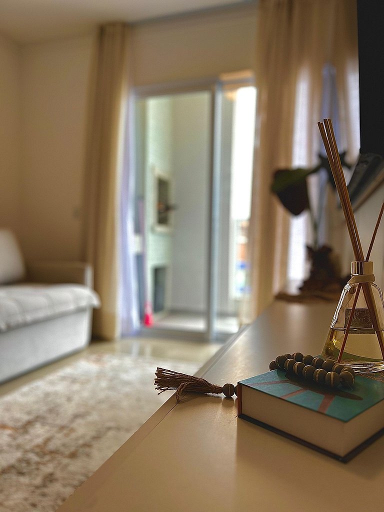 408- Apartamento de duas suítes em 220 metros da praia de Bo