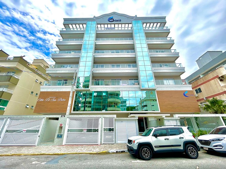 408- Apartamento de duas suítes em 220 metros da praia de Bo