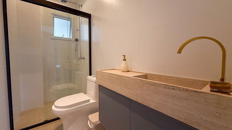 409- Apartamento em 220 metros da praia de Bombas