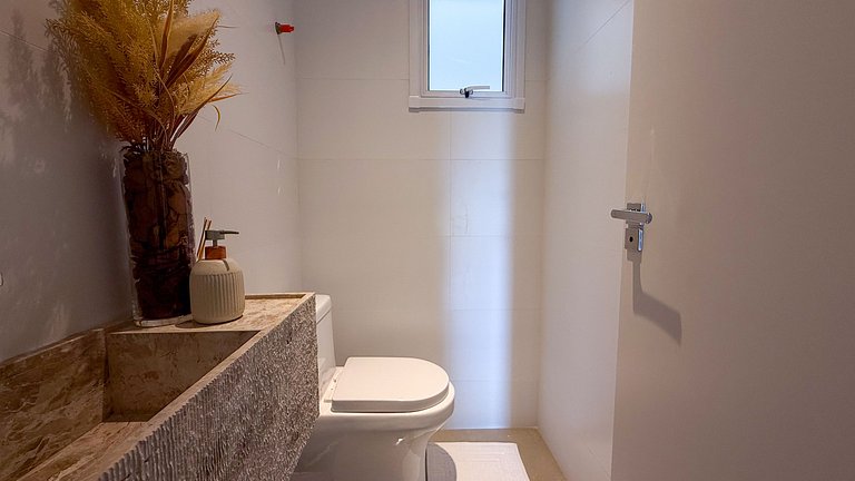 409- Apartamento em 220 metros da praia de Bombas