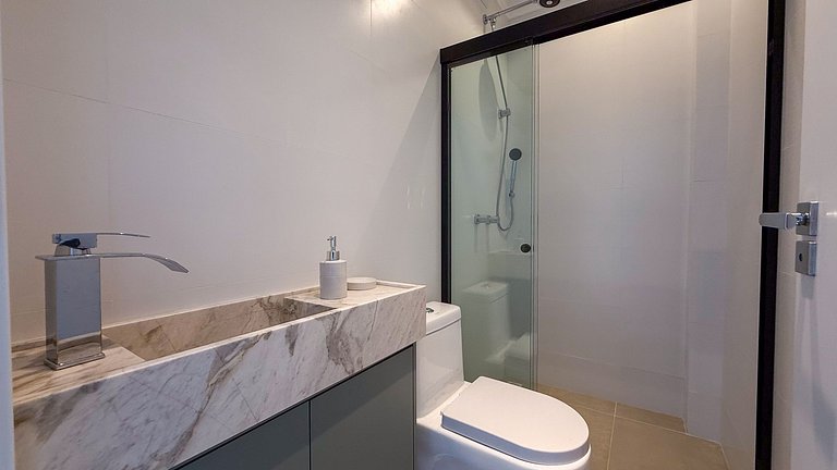 409- Apartamento em 220 metros da praia de Bombas