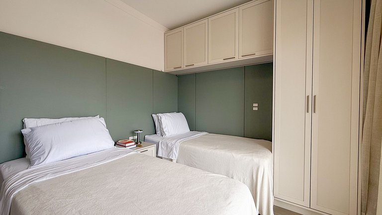 409- Apartamento em 220 metros da praia de Bombas