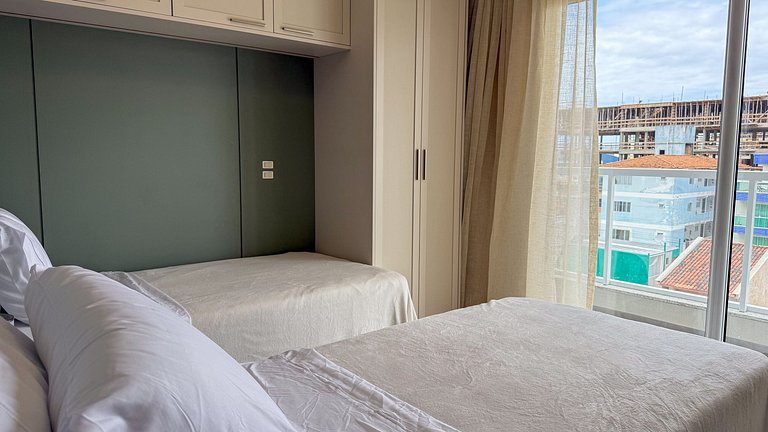 409- Apartamento em 220 metros da praia de Bombas