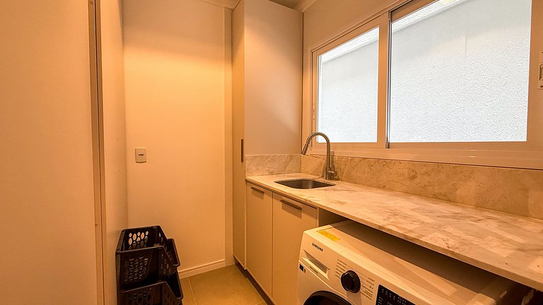 409- Apartamento em 220 metros da praia de Bombas