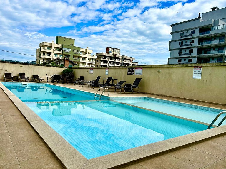055 - Apartamento 2 dormitórios na praia de Bombas