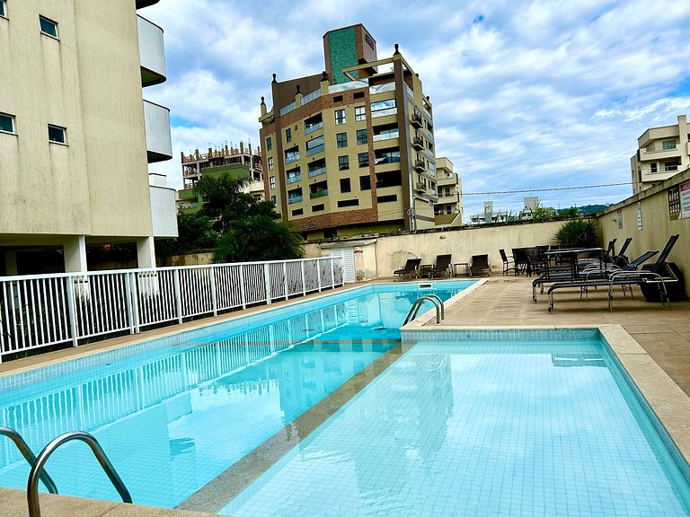 055 - Apartamento 2 dormitórios na praia de Bombas
