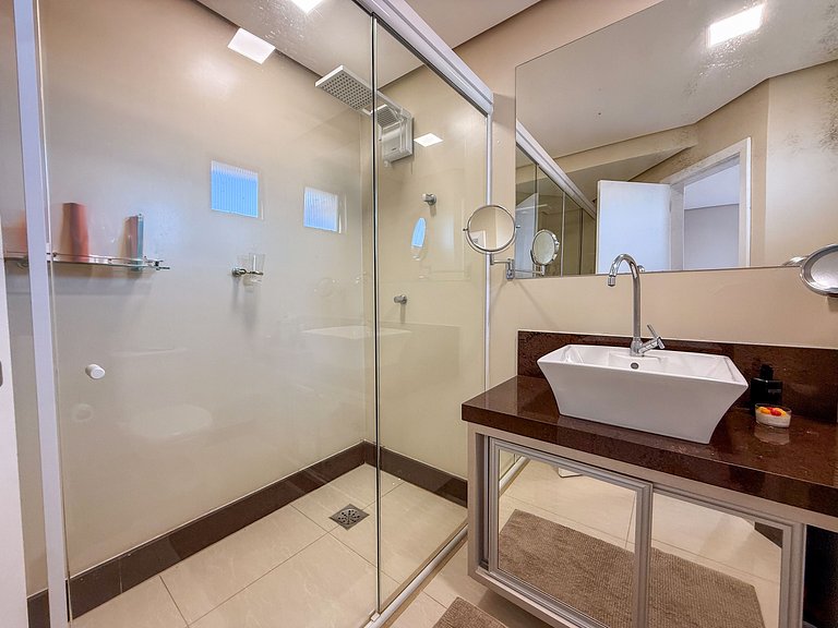 130 - Apartamento Alto Padrão Praia de Bombas