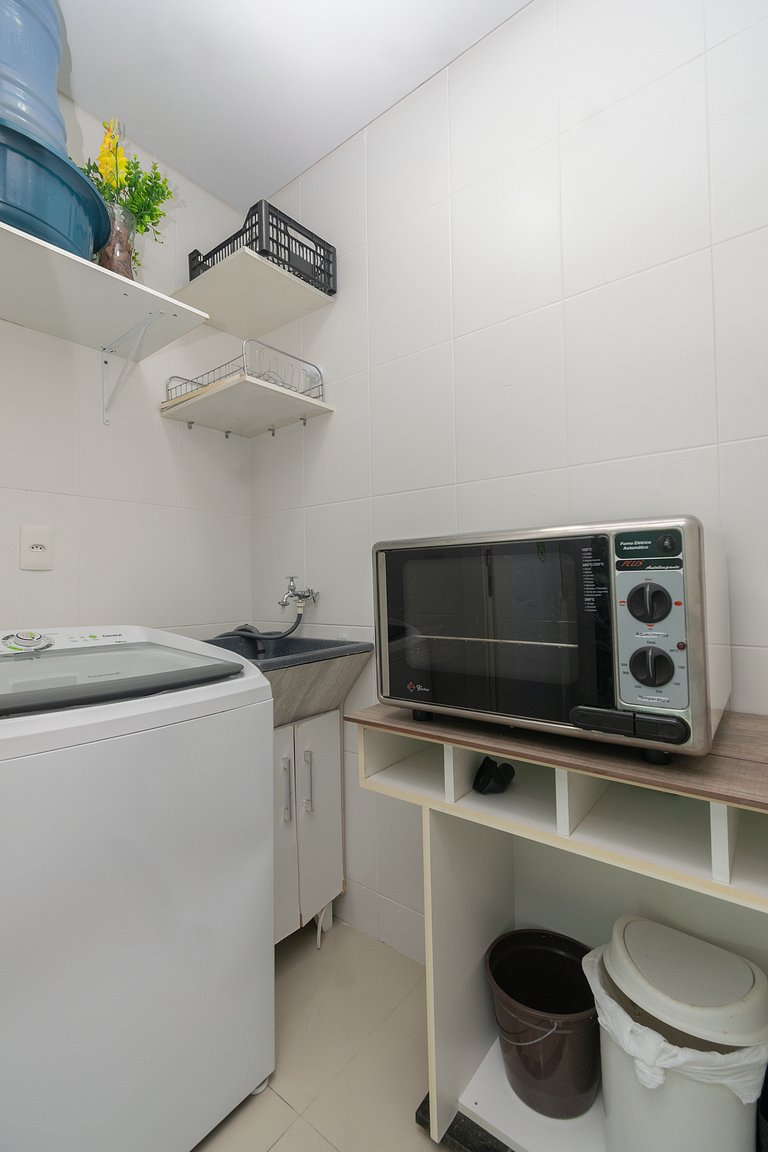 068 - Apartamento de três dormitórios na praia de Bombas