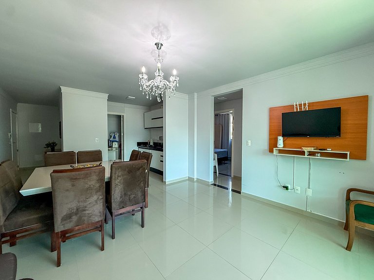 068 - Apartamento de três dormitórios na praia de Bombas