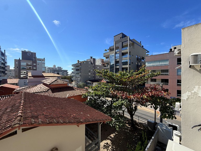 058 - Apartamento de dois dormitórios sendo uma suíte